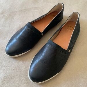 Frye Melanie Slip on Sneaker NWOT - size 6.5 Black